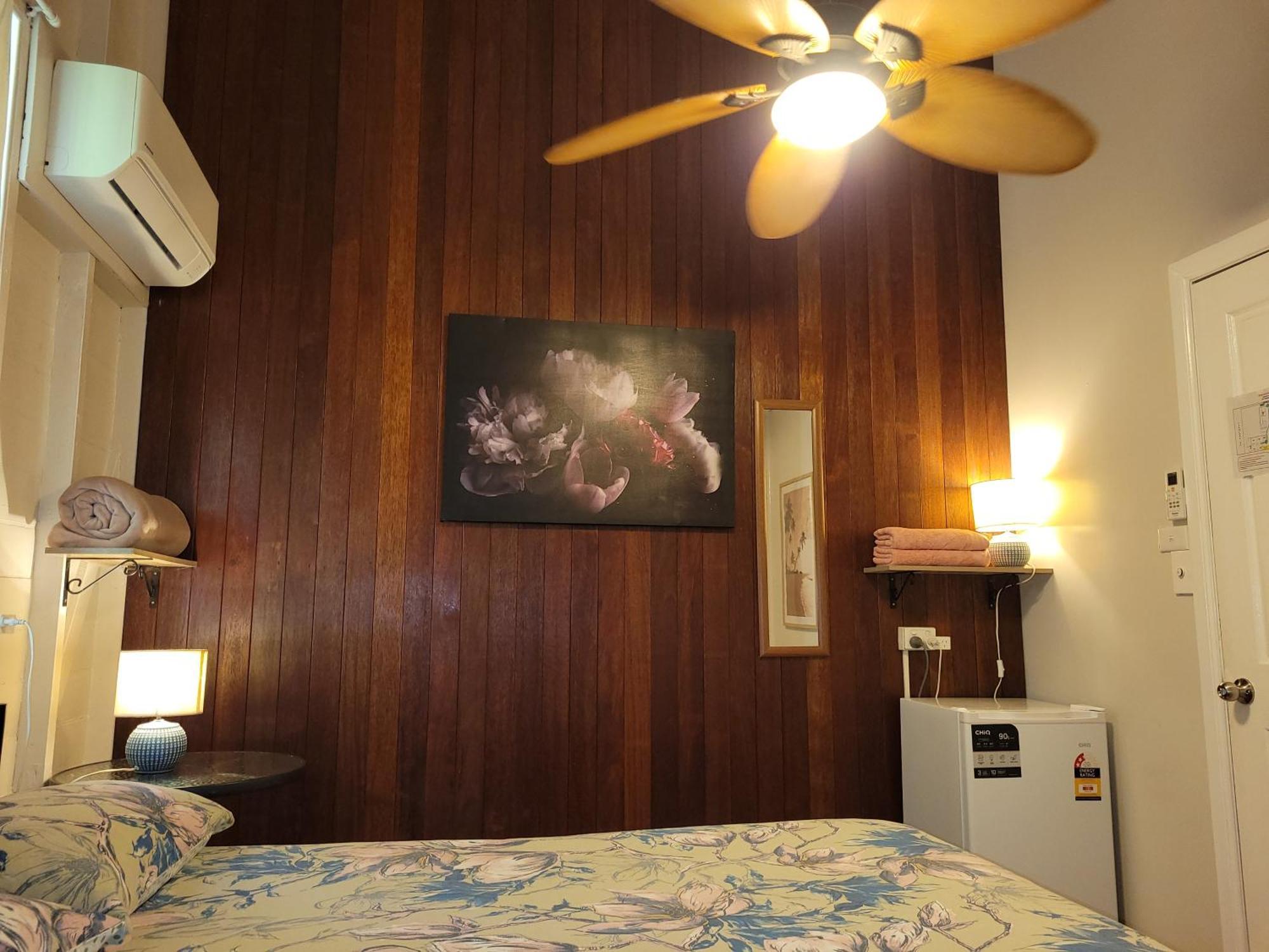 Travellers Paradise Cairns Exteriér fotografie A room at the hotel