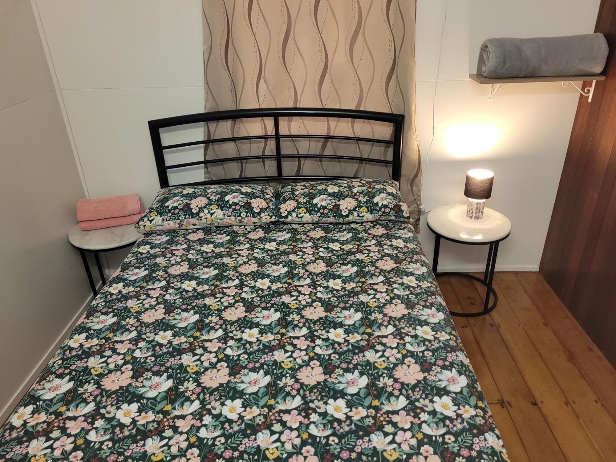 Travellers Paradise Cairns Exteriér fotografie A bed with a mattress