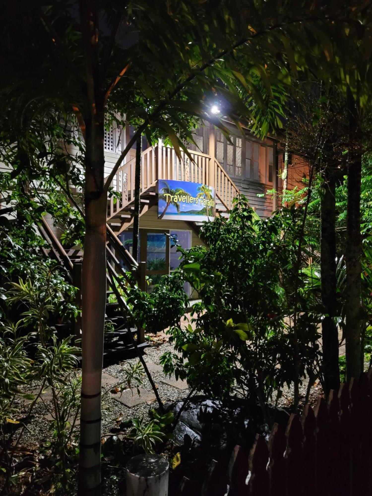 Travellers Paradise Cairns Exteriér fotografie The Treehouse at the National Museum of Natural History